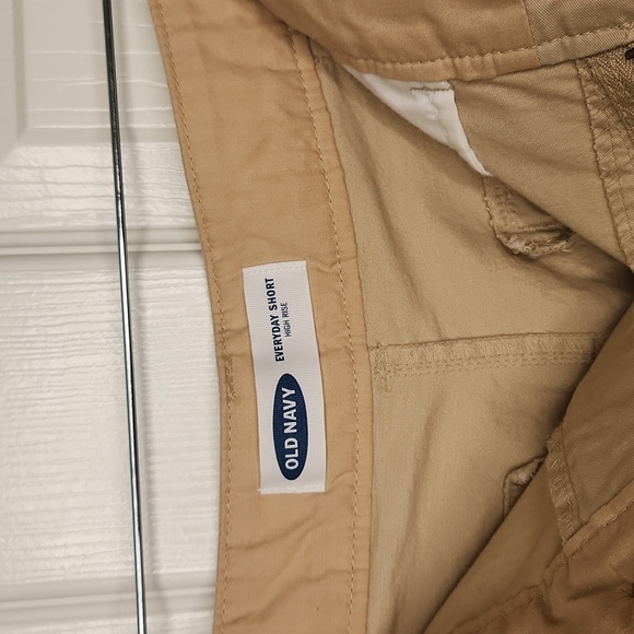 Old Navy Women's Tan High Rise Everyday Short Size 6 - Picture 8 of 10